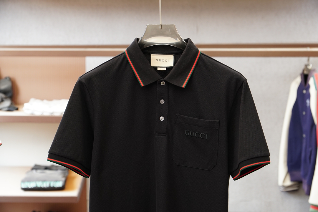 Gucci古奇-2026ss新品上线🔥🔥🔥双面珠地Polo衫｜双面质感的高阶型格采用双面珠地面料，正反双