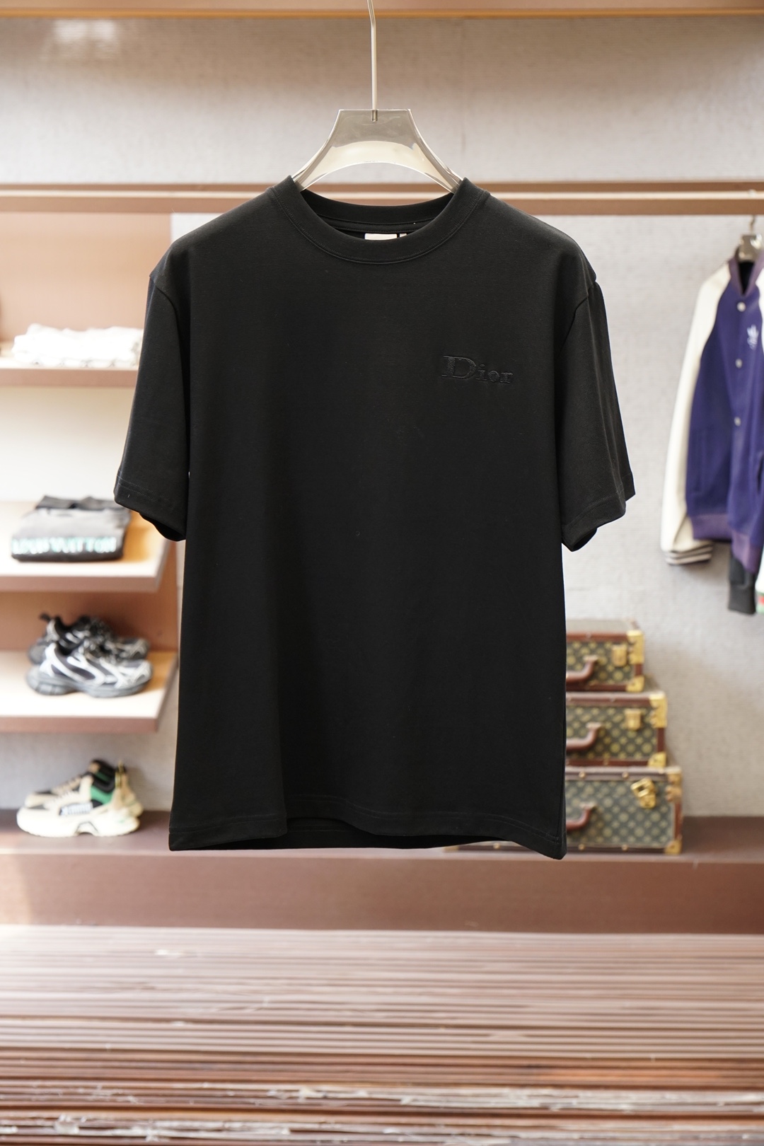 迪奥/Dior2026春夏新款 以简驭繁，于方寸之间镌刻迪奥格调。低调刺绣Logo，是不张扬的身份标识，