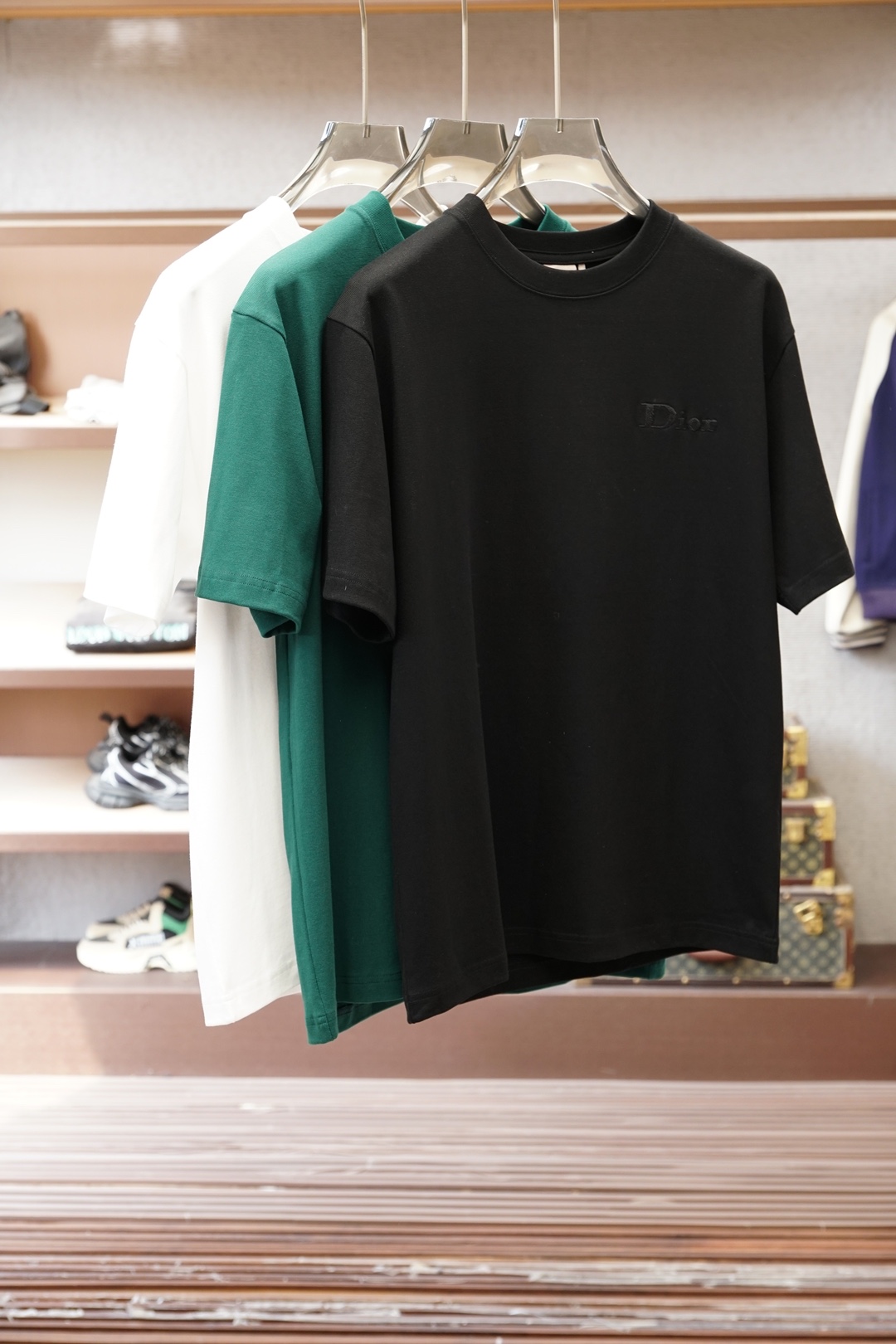 迪奥/Dior2026春夏新款 以简驭繁，于方寸之间镌刻迪奥格调。低调刺绣Logo，是不张扬的身份标识，