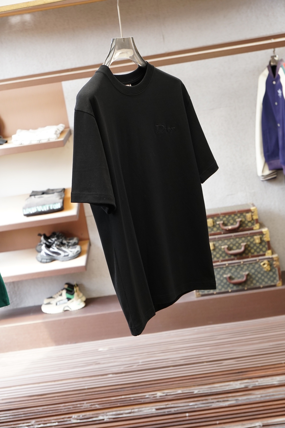 迪奥/Dior2026春夏新款 以简驭繁，于方寸之间镌刻迪奥格调。低调刺绣Logo，是不张扬的身份标识，