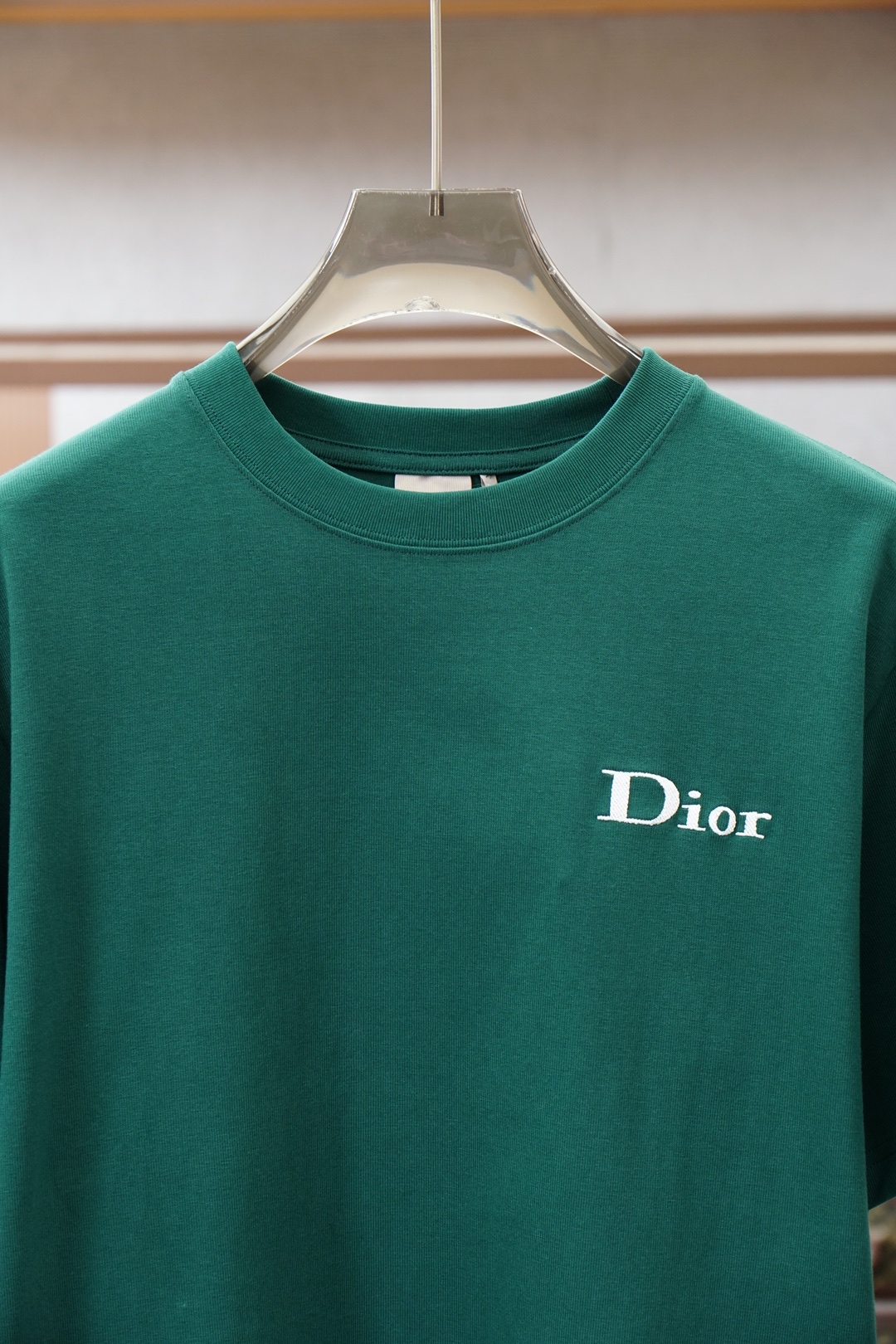 迪奥/Dior2026春夏新款 以简驭繁，于方寸之间镌刻迪奥格调。低调刺绣Logo，是不张扬的身份标识，