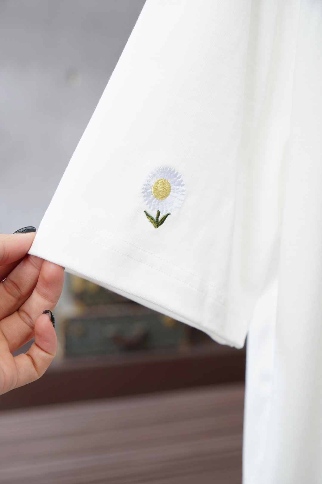 Dior迪奥/2026春夏新款，官网1.1顶级的塑造。纯色刺绣圆领短袖T恤正品9030购入开发，80支双