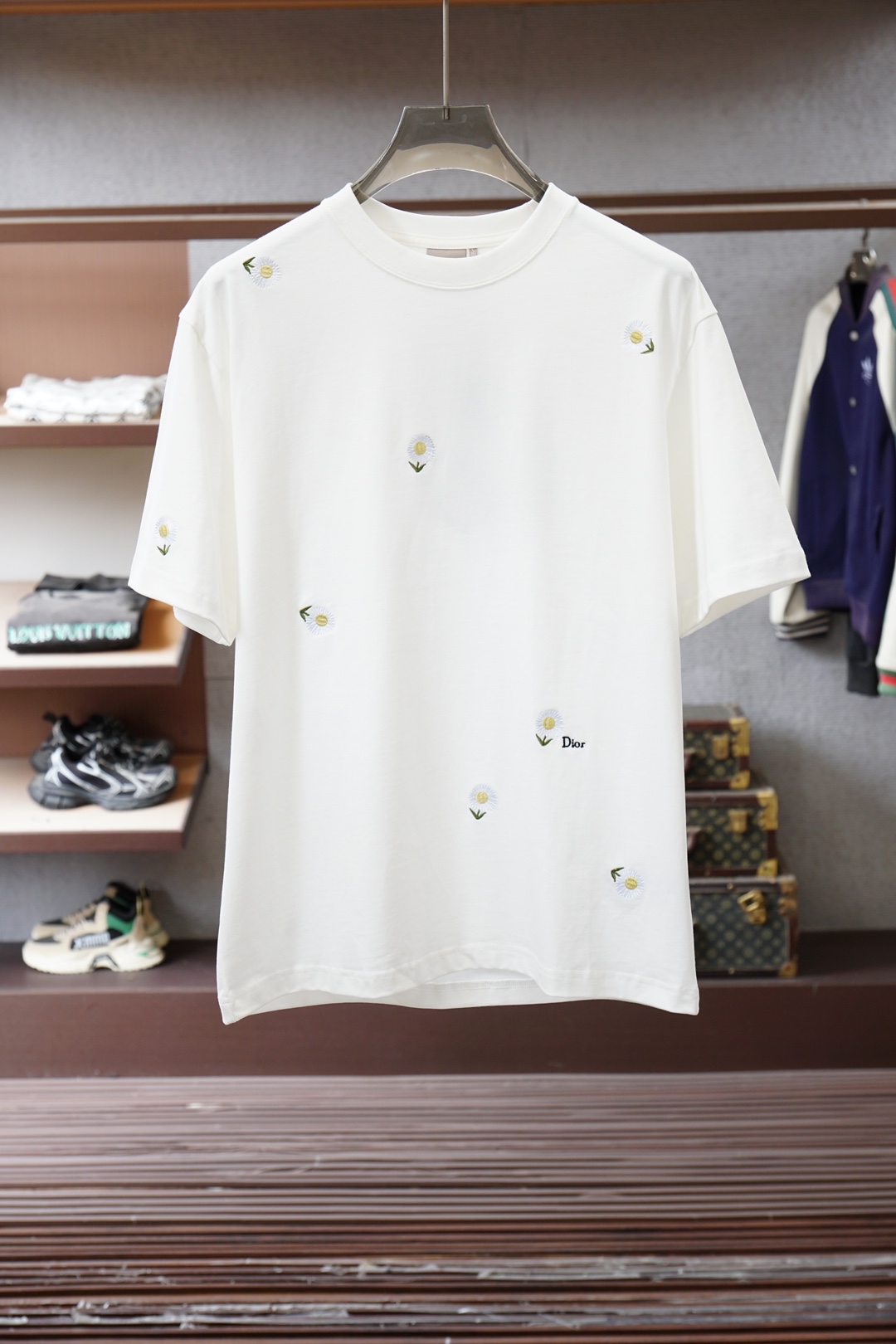 Dior迪奥/2026春夏新款，官网1.1顶级的塑造。纯色刺绣圆领短袖T恤正品9030购入开发，80支双