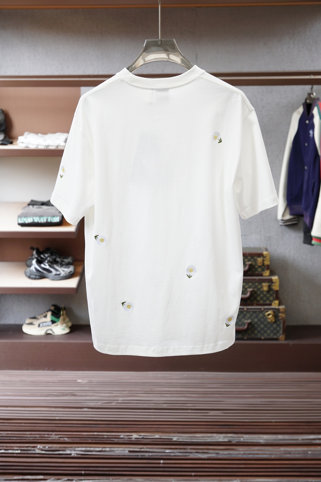 Dior迪奥/2026春夏新款，官网1.1顶级的塑造。纯色刺绣圆领短袖T恤正品9030购入开发，80支双