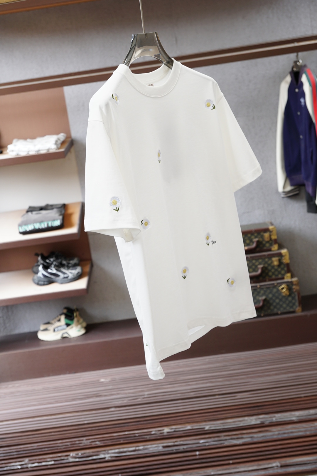 Dior迪奥/2026春夏新款，官网1.1顶级的塑造。纯色刺绣圆领短袖T恤正品9030购入开发，80支双