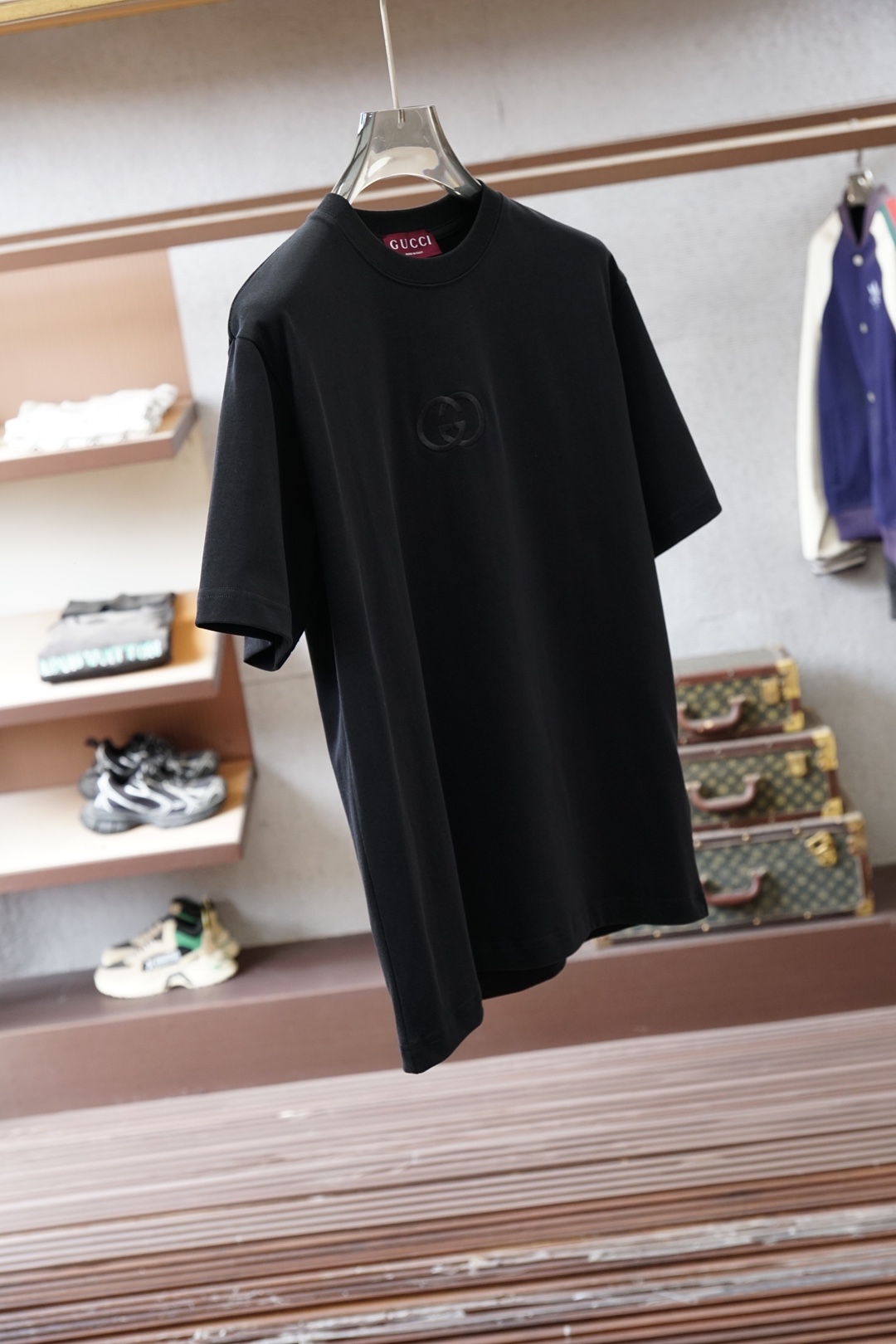 古奇/Gucci2026春夏新款 藏青显质感，本白见纯粹，一件T恤的极简美学。低调双G刺绣，于细节处彰显