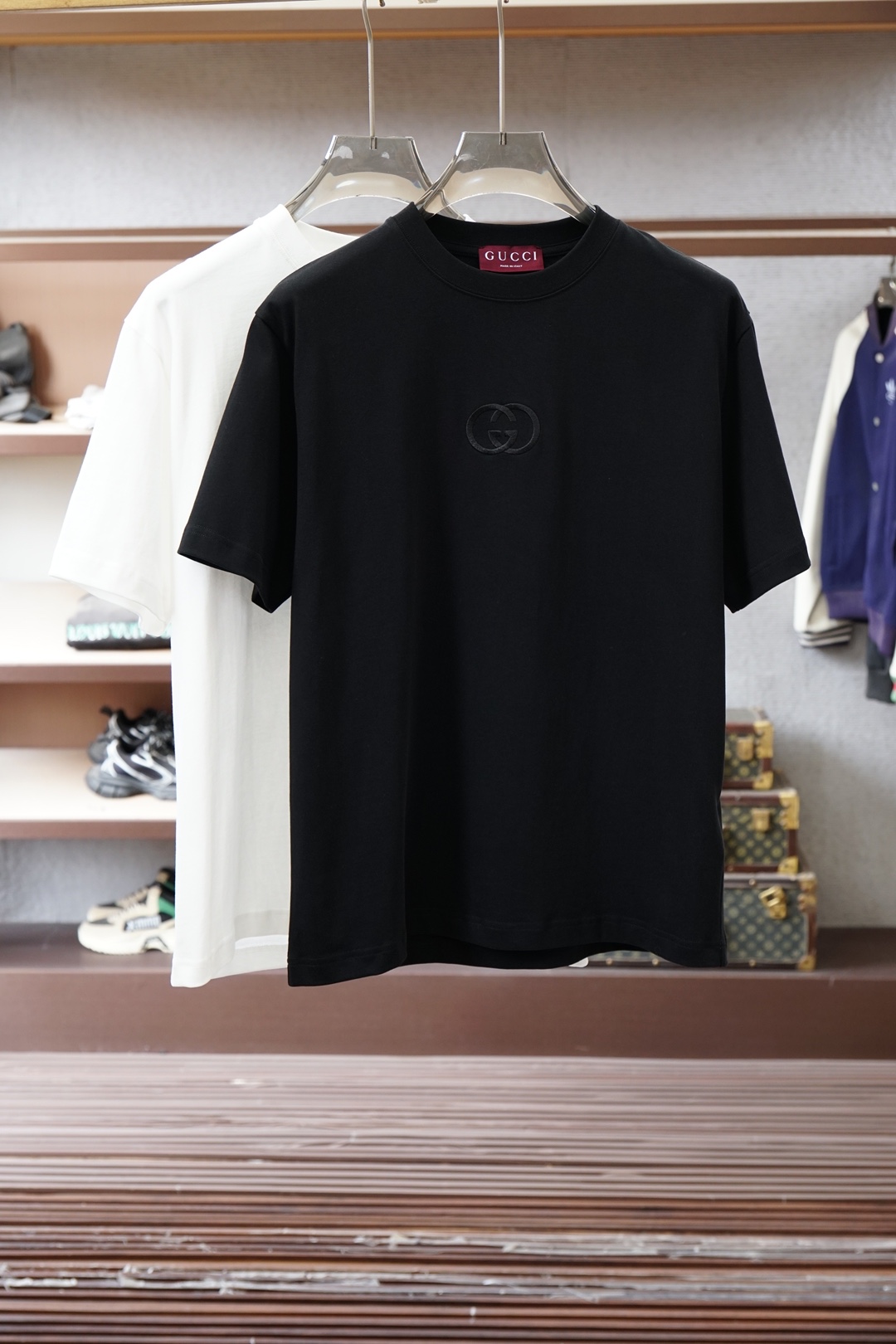 古奇/Gucci2026春夏新款 藏青显质感，本白见纯粹，一件T恤的极简美学。低调双G刺绣，于细节处彰显