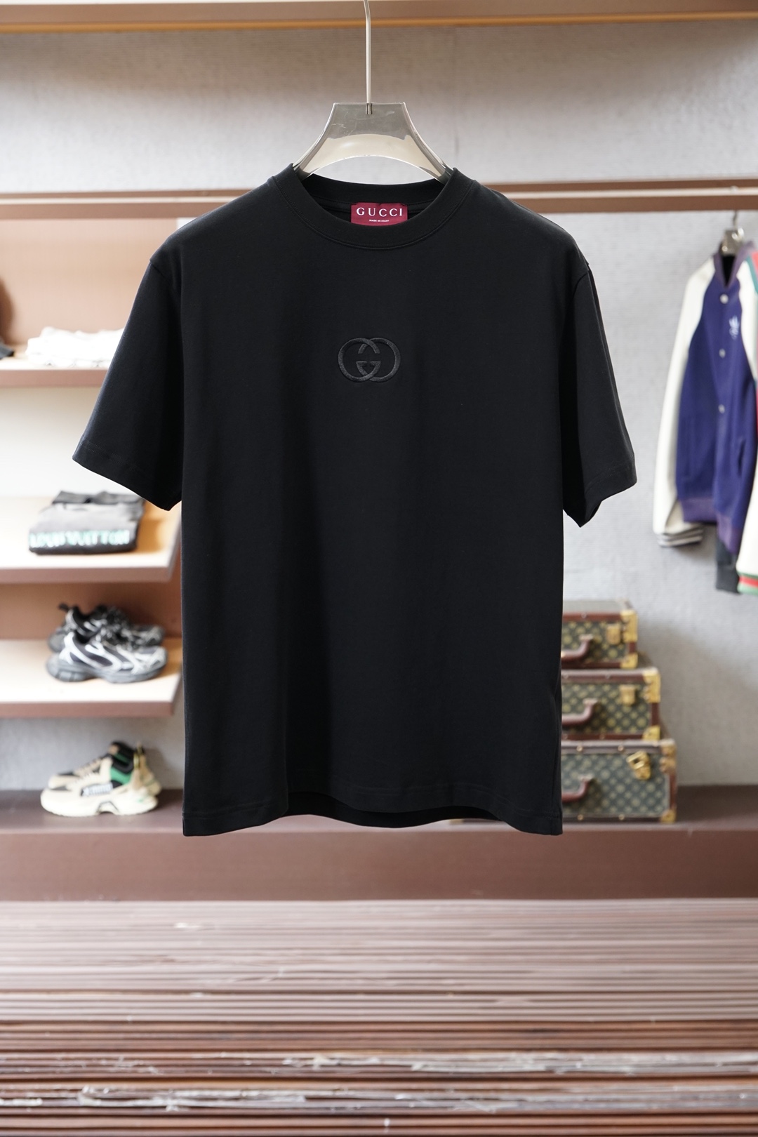 古奇/Gucci2026春夏新款 藏青显质感，本白见纯粹，一件T恤的极简美学。低调双G刺绣，于细节处彰显