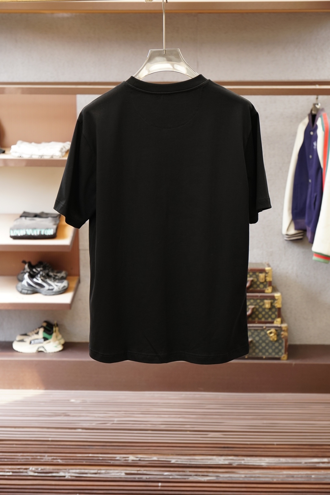 Prada 普拉达/2026春最经典净色通勤百搭帅气的圆领短袖打底衫 🦋📟🪆🌹🖖一贯的好版型 进口原版超