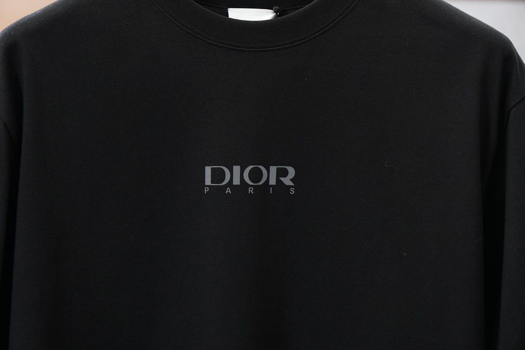 Dior迪奥/2026春夏新款，官网1.1顶级的塑造。纯色刺绣圆领短袖T恤正品9030购入开发，80支双