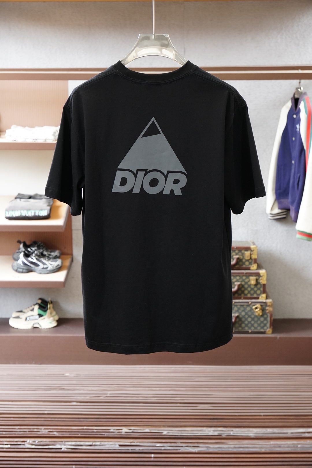 Dior迪奥/2026春夏新款，官网1.1顶级的塑造。纯色刺绣圆领短袖T恤正品9030购入开发，80支双