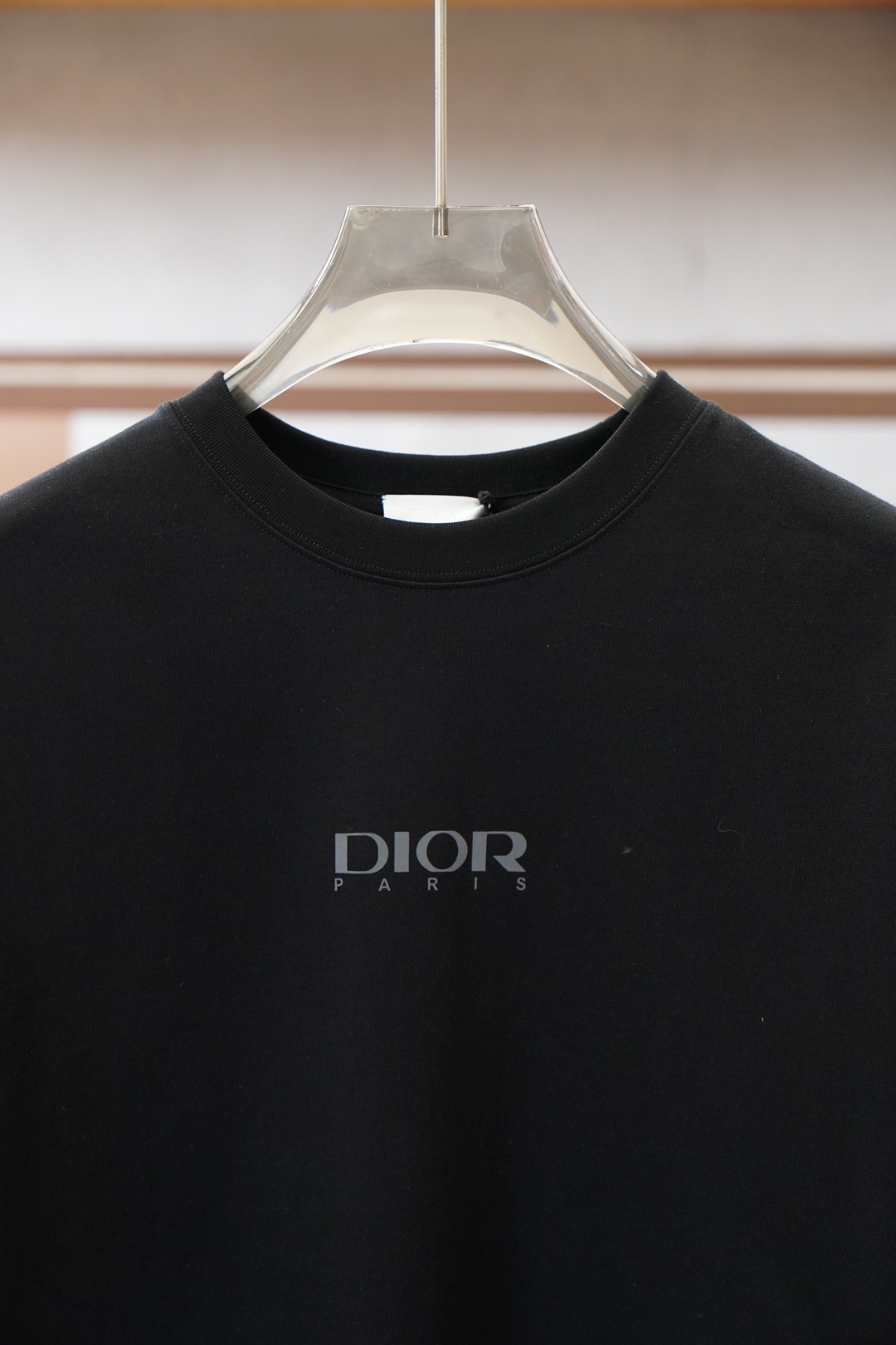 Dior迪奥/2026春夏新款，官网1.1顶级的塑造。纯色刺绣圆领短袖T恤正品9030购入开发，80支双