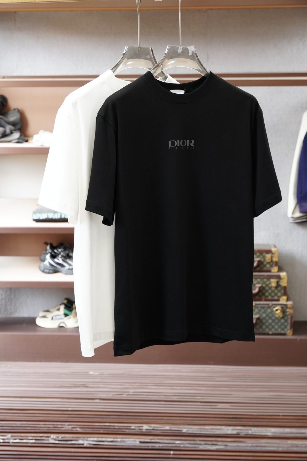 Dior迪奥/2026春夏新款，官网1.1顶级的塑造。纯色刺绣圆领短袖T恤正品9030购入开发，80支双
