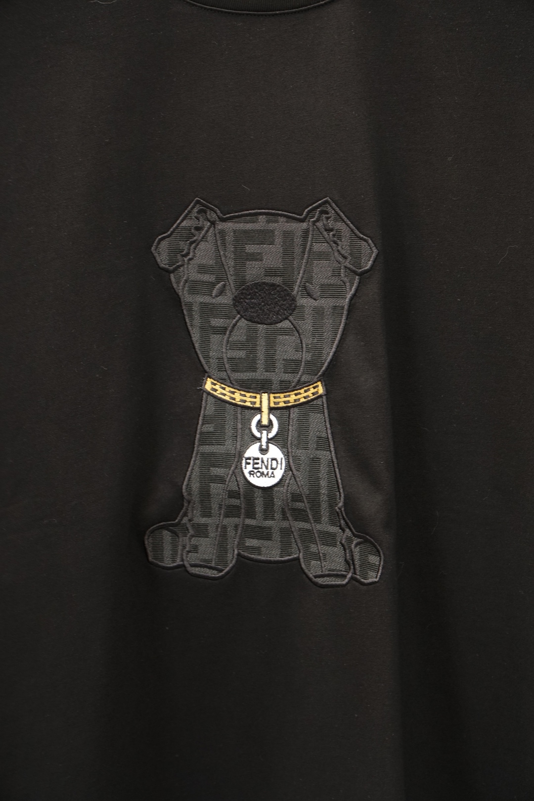 ，Fendi芬迪/产品简介FF / 贴布图案棉质T恤面料：32支单纱双面布 / 280G采用32支棉涤混