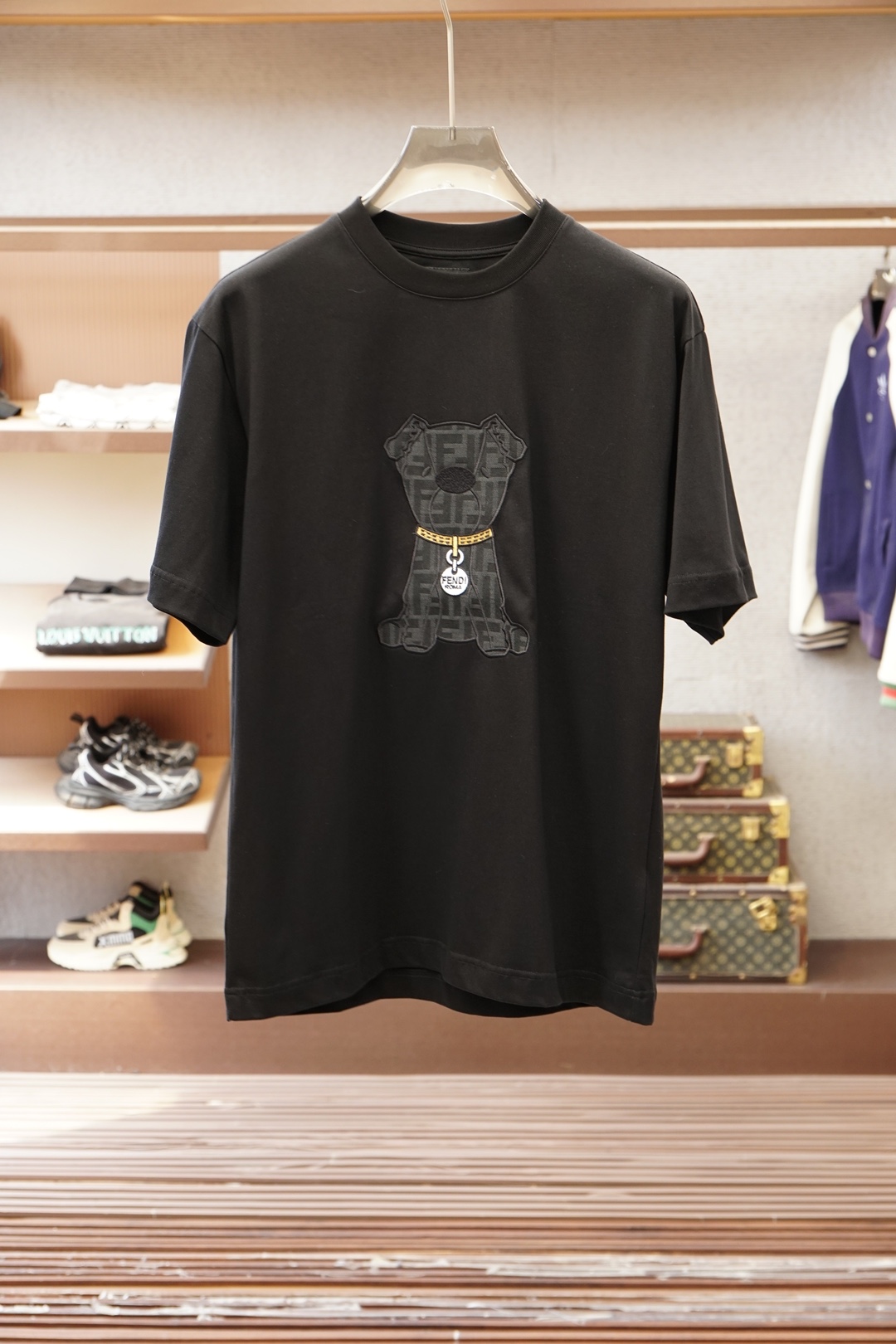 ，Fendi芬迪/产品简介FF / 贴布图案棉质T恤面料：32支单纱双面布 / 280G采用32支棉涤混