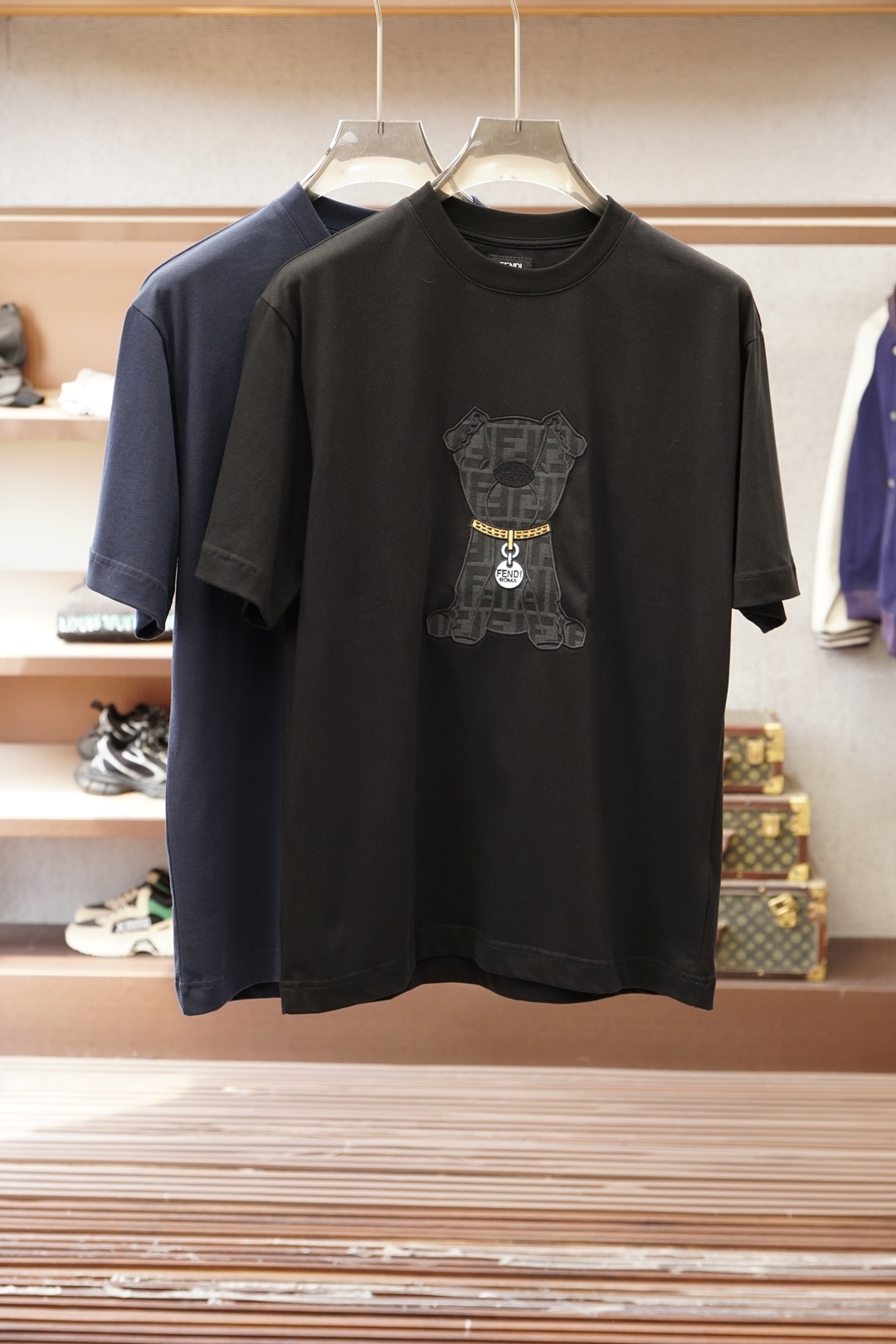 ，Fendi芬迪/产品简介FF / 贴布图案棉质T恤面料：32支单纱双面布 / 280G采用32支棉涤混