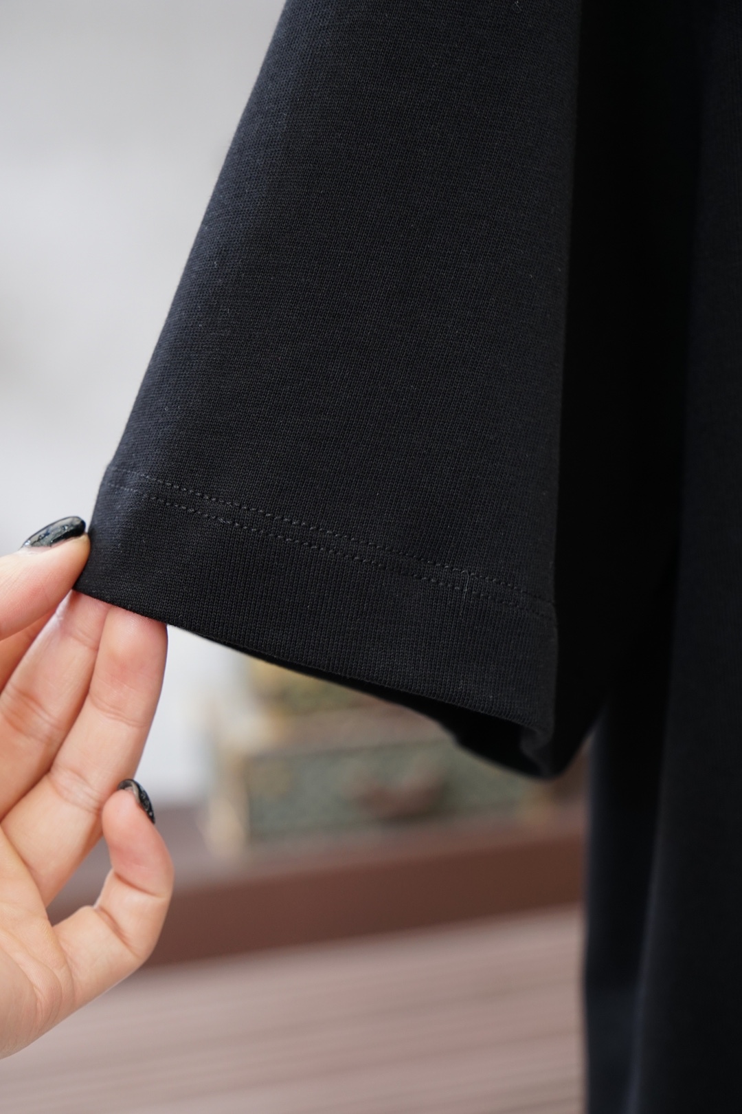 ，Celine瑟琳-2026春夏新款 以简驭繁，于方寸之间镌刻迪奥格调。低调刺绣Logo，是不张扬的身份