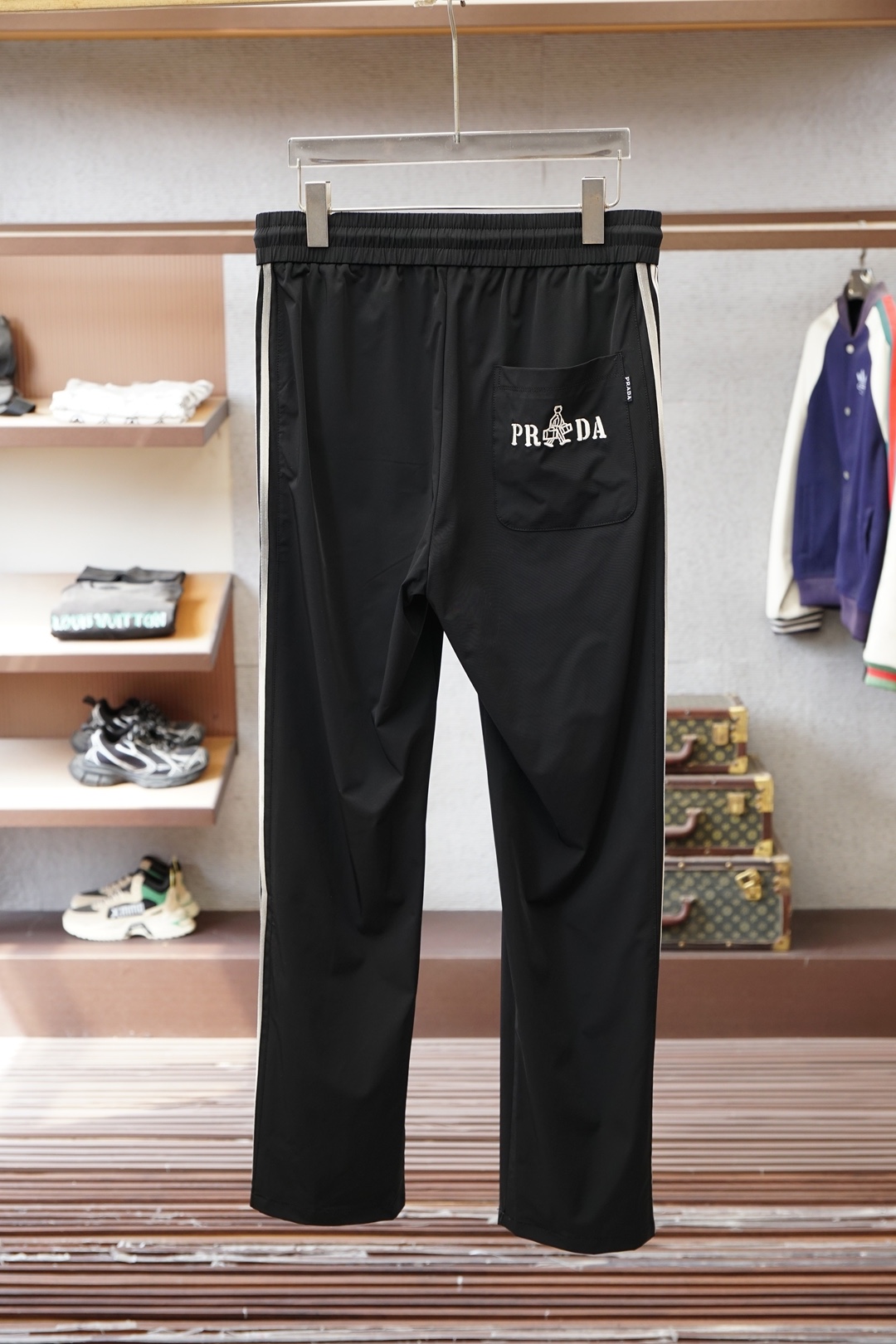 Prada普拉达/2026早春直筒裤🌟🌟男士精品休闲裤.意大利🇮🇹进口面料，最新款上身版型无敌正!绝对可