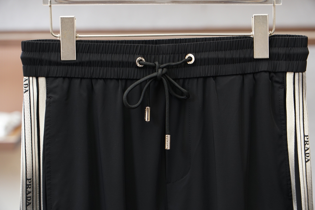 Prada普拉达/2026早春直筒裤🌟🌟男士精品休闲裤.意大利🇮🇹进口面料，最新款上身版型无敌正!绝对可