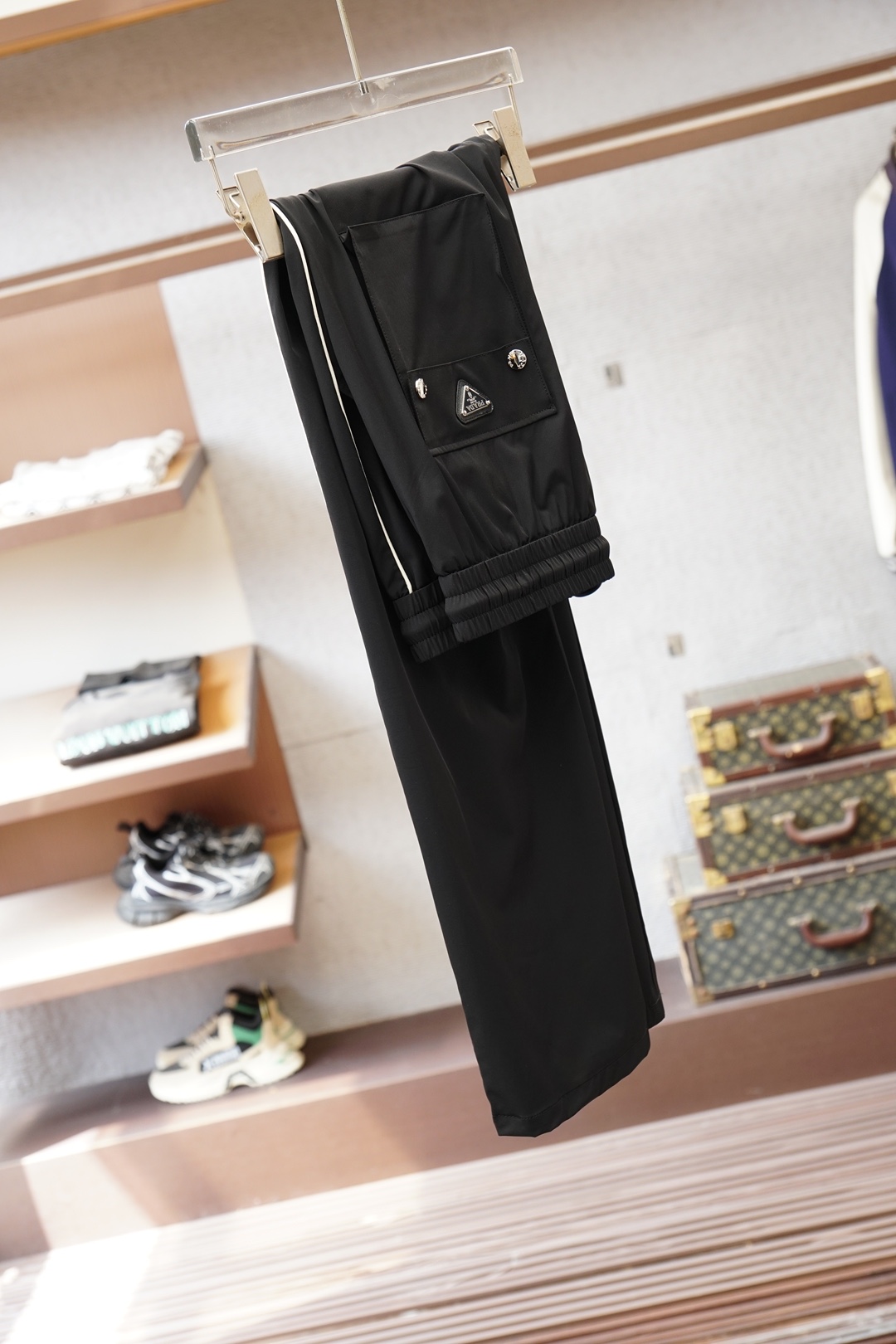 Prada普拉达-2026早春直筒裤🌟🌟男士精品休闲裤.意大利🇮🇹进口面料，最新款上身版型无敌正!绝对可