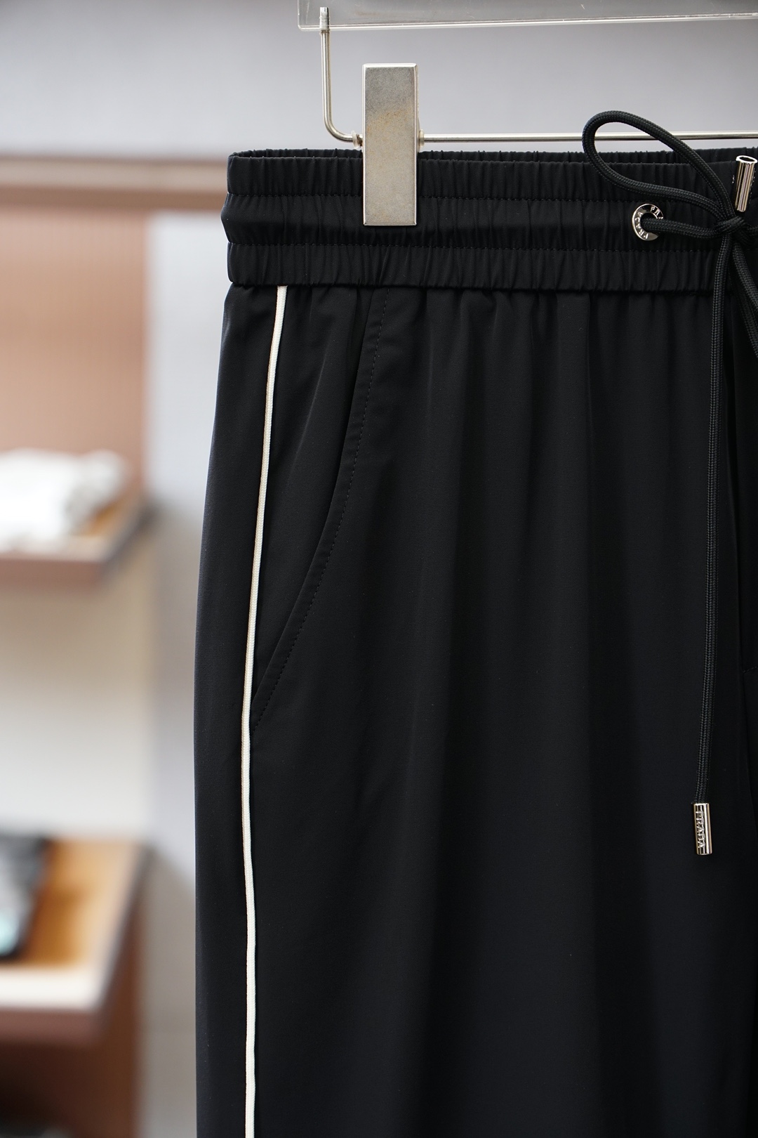 Prada普拉达-2026早春直筒裤🌟🌟男士精品休闲裤.意大利🇮🇹进口面料，最新款上身版型无敌正!绝对可