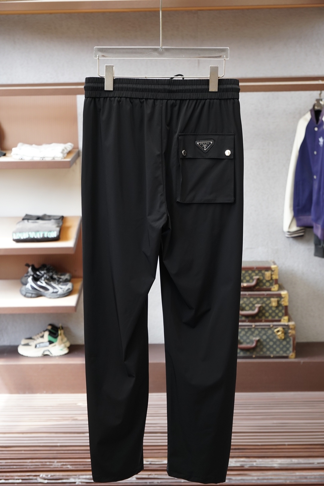 Prada普拉达-2026早春直筒裤🌟🌟男士精品休闲裤.意大利🇮🇹进口面料，最新款上身版型无敌正!绝对可