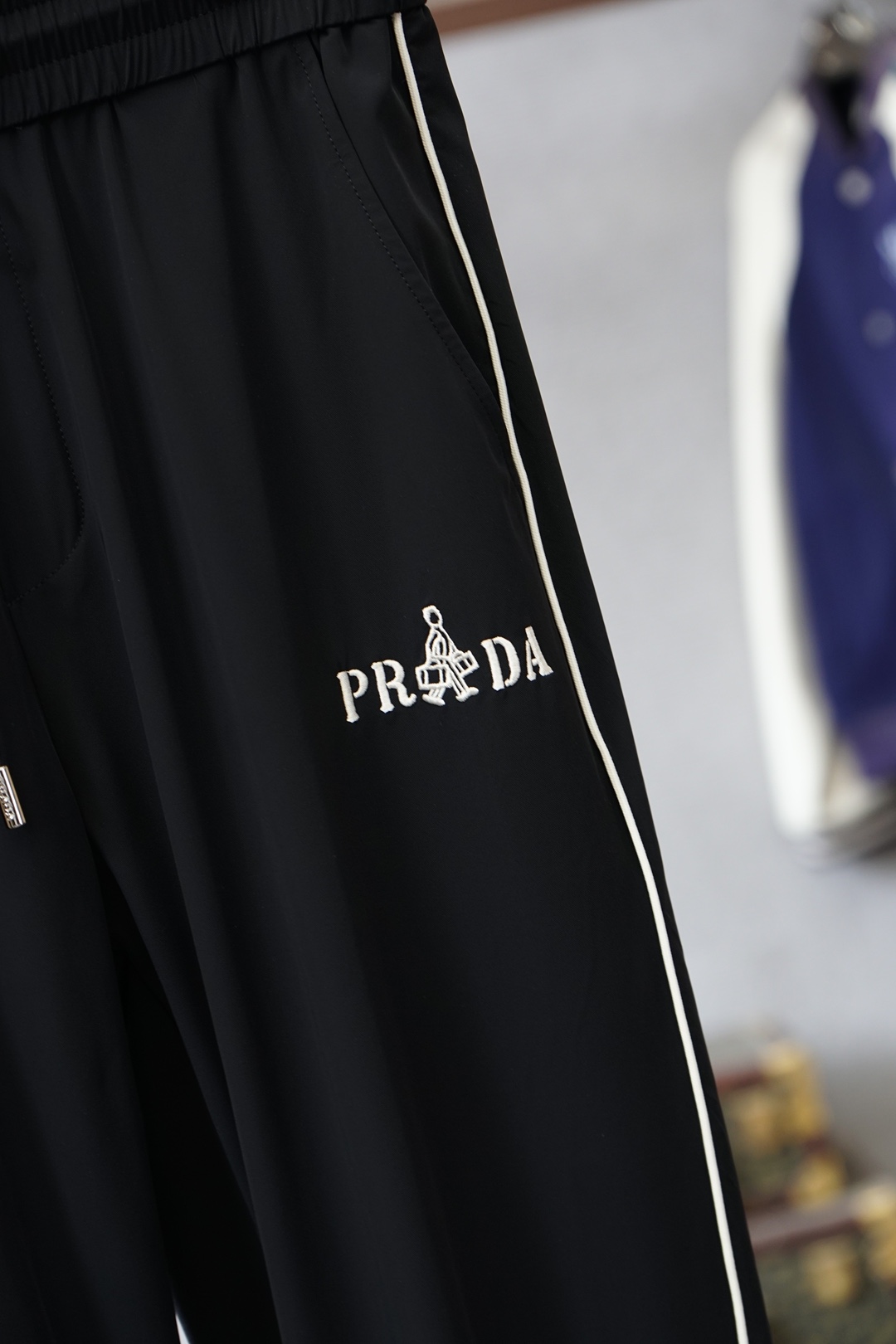 Prada普拉达-2026早春直筒裤🌟🌟男士精品休闲裤.意大利🇮🇹进口面料，最新款上身版型无敌正!绝对可