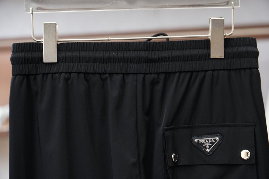 Prada普拉达-2026早春直筒裤🌟🌟男士精品休闲裤.意大利🇮🇹进口面料，最新款上身版型无敌正!绝对可