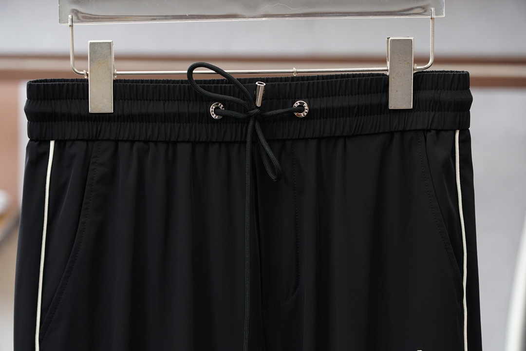 Prada普拉达-2026早春直筒裤🌟🌟男士精品休闲裤.意大利🇮🇹进口面料，最新款上身版型无敌正!绝对可