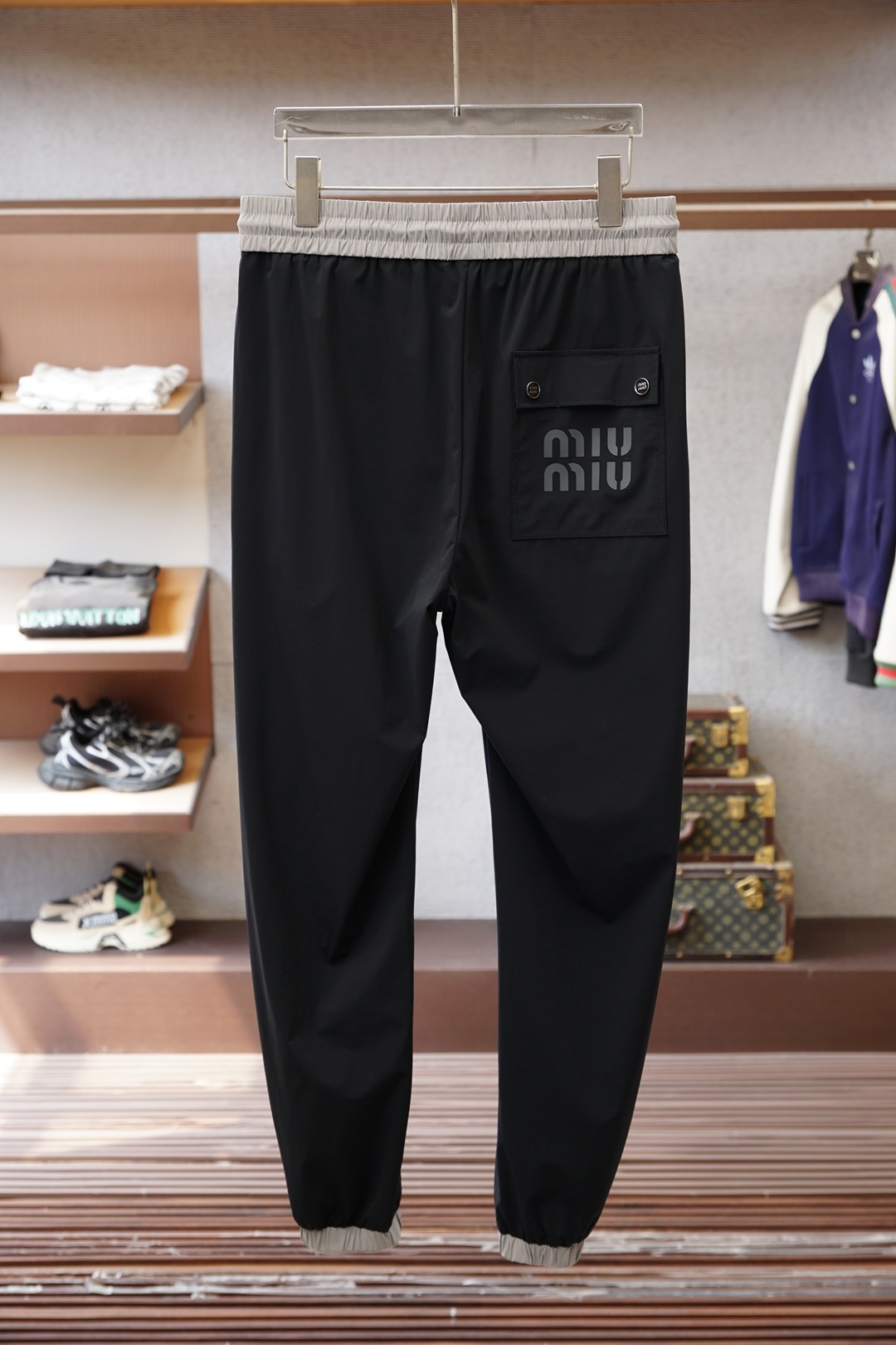 Miu Miu-2026早春直筒裤🌟🌟男士精品休闲裤.意大利🇮🇹进口面料，最新款上身版型无敌正!绝对可以