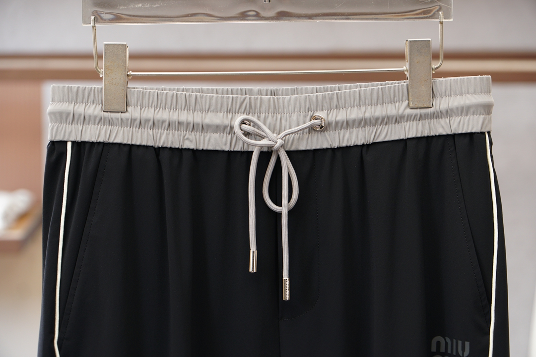 Miu Miu-2026早春直筒裤🌟🌟男士精品休闲裤.意大利🇮🇹进口面料，最新款上身版型无敌正!绝对可以