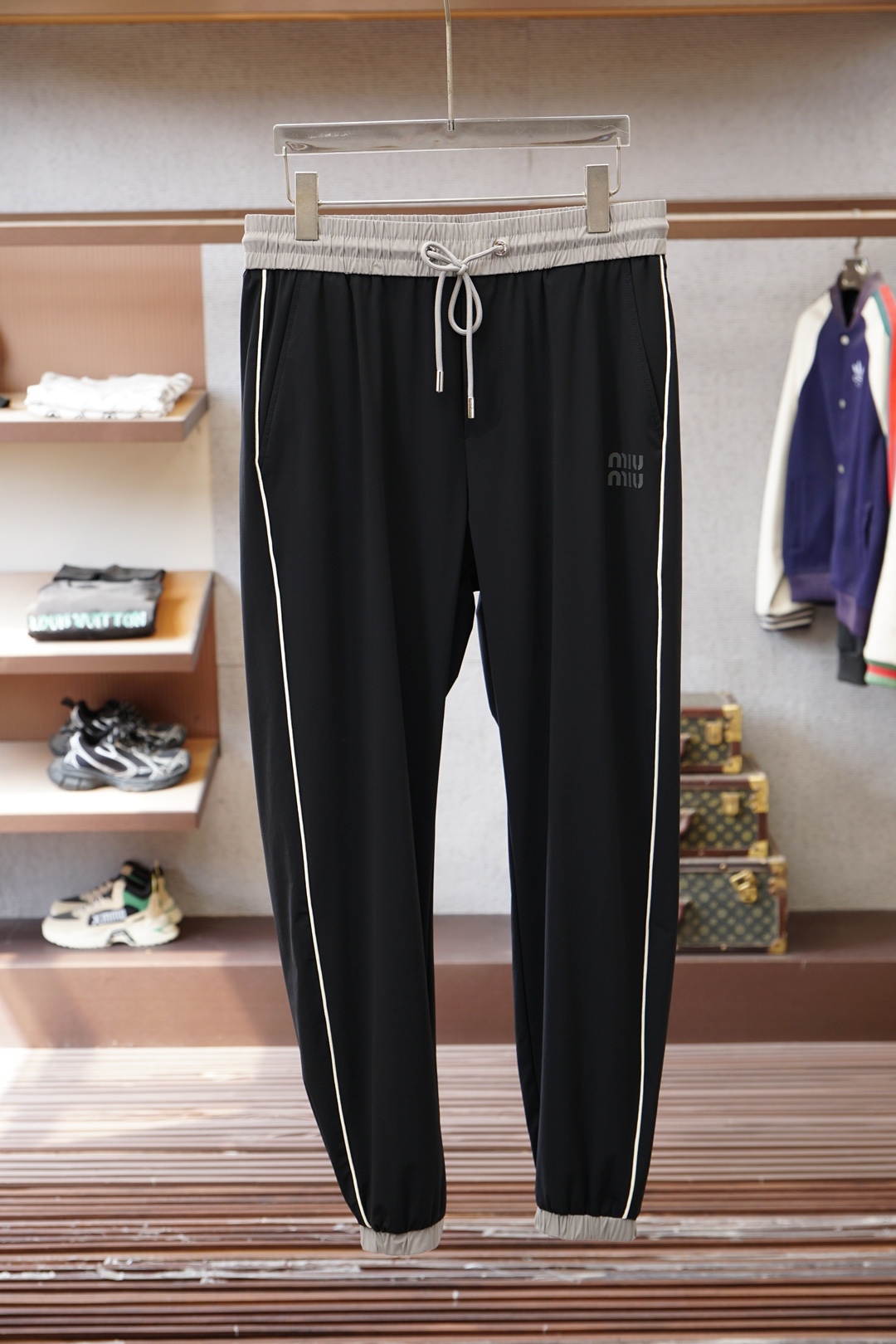 Miu Miu-2026早春直筒裤🌟🌟男士精品休闲裤.意大利🇮🇹进口面料，最新款上身版型无敌正!绝对可以