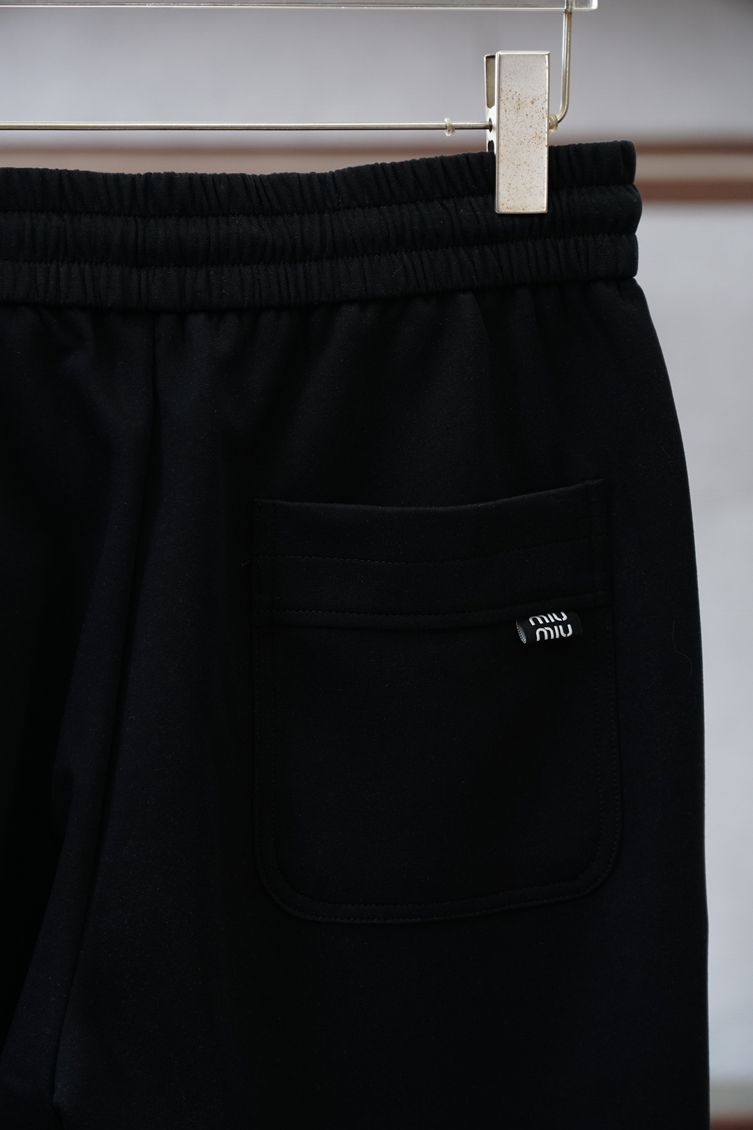 Miumiu-2026早春直筒裤🌟🌟男士精品休闲裤.意大利🇮🇹进口面料，最新款上身版型无敌正!绝对可以闭