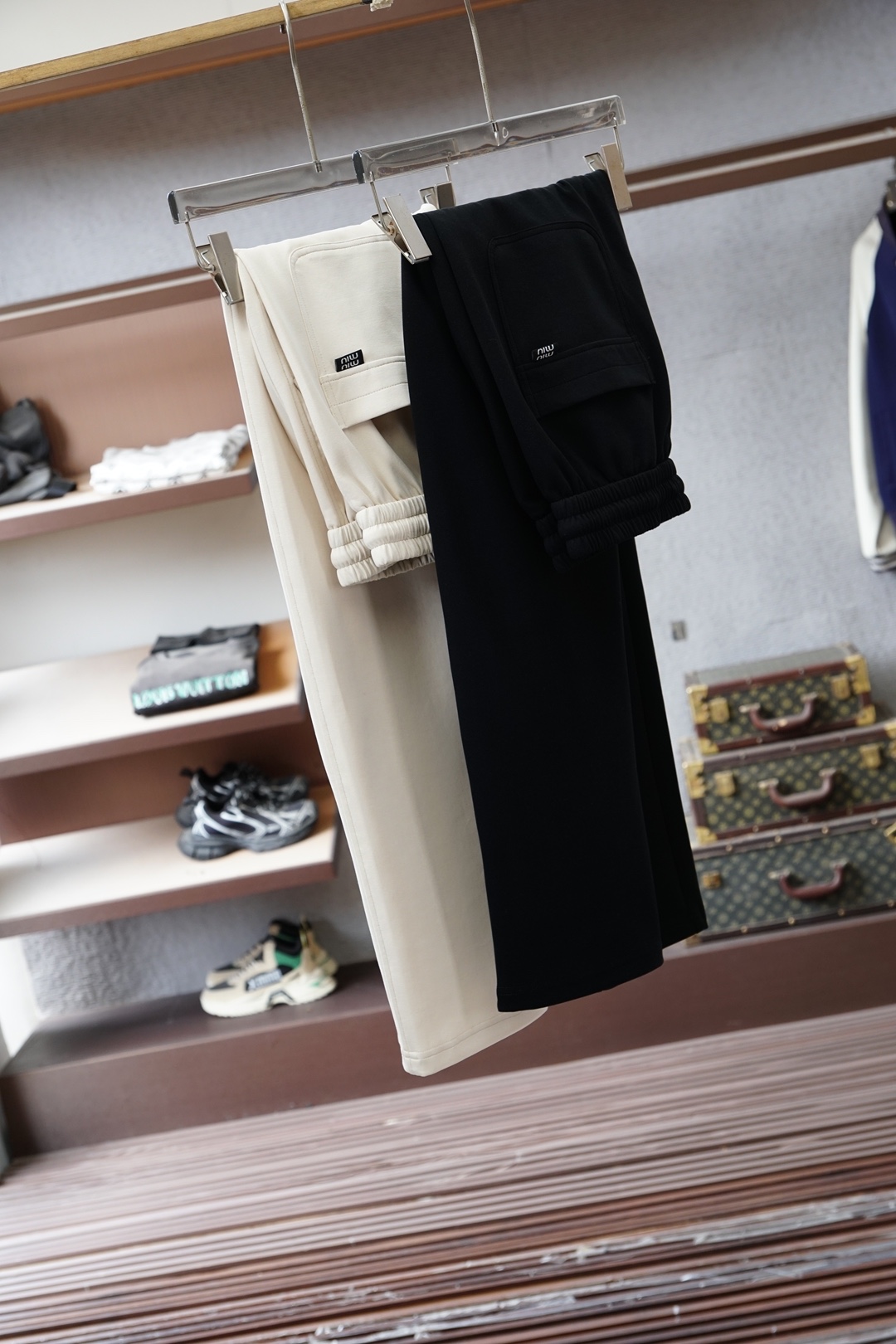 Miumiu-2026早春直筒裤🌟🌟男士精品休闲裤.意大利🇮🇹进口面料，最新款上身版型无敌正!绝对可以闭