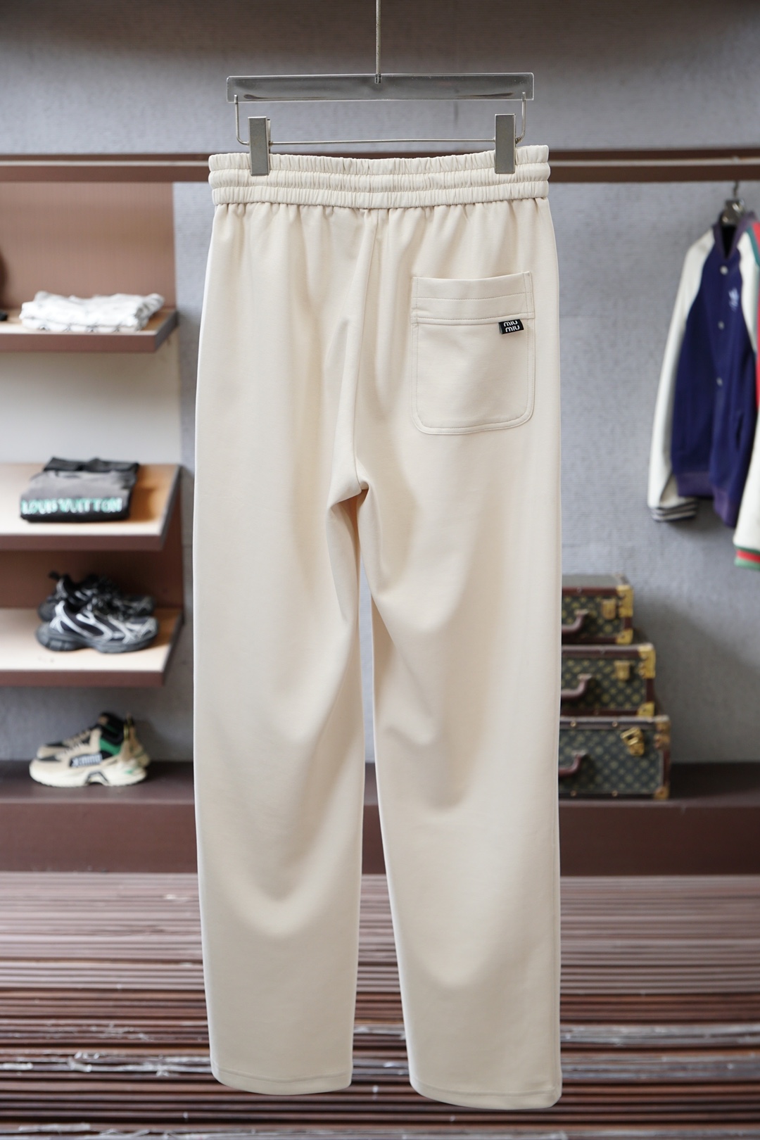 Miumiu-2026早春直筒裤🌟🌟男士精品休闲裤.意大利🇮🇹进口面料，最新款上身版型无敌正!绝对可以闭