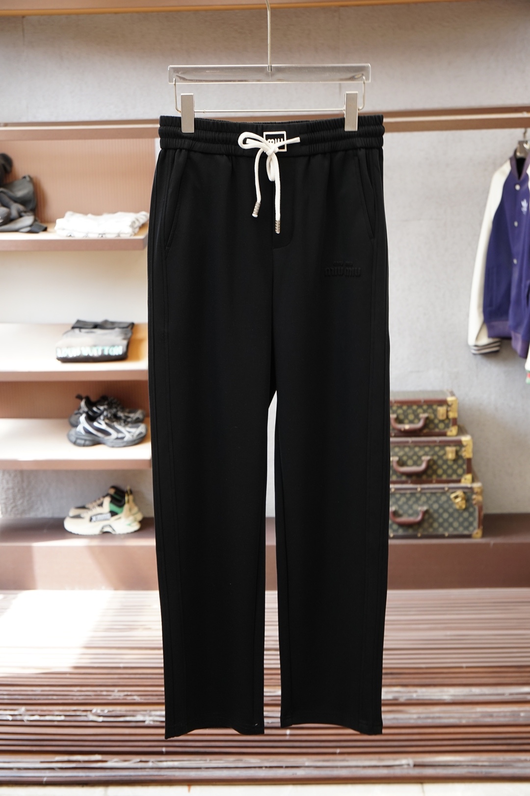 Miumiu-2026早春直筒裤🌟🌟男士精品休闲裤.意大利🇮🇹进口面料，最新款上身版型无敌正!绝对可以闭