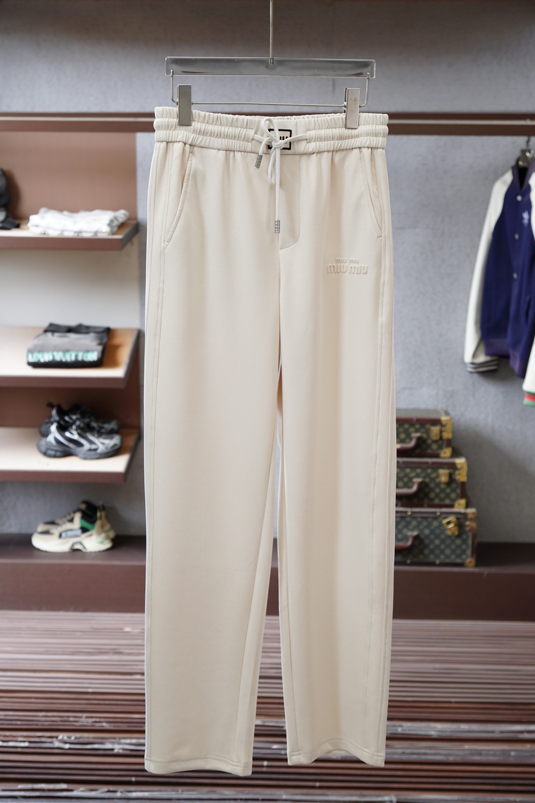 Miumiu-2026早春直筒裤🌟🌟男士精品休闲裤.意大利🇮🇹进口面料，最新款上身版型无敌正!绝对可以闭