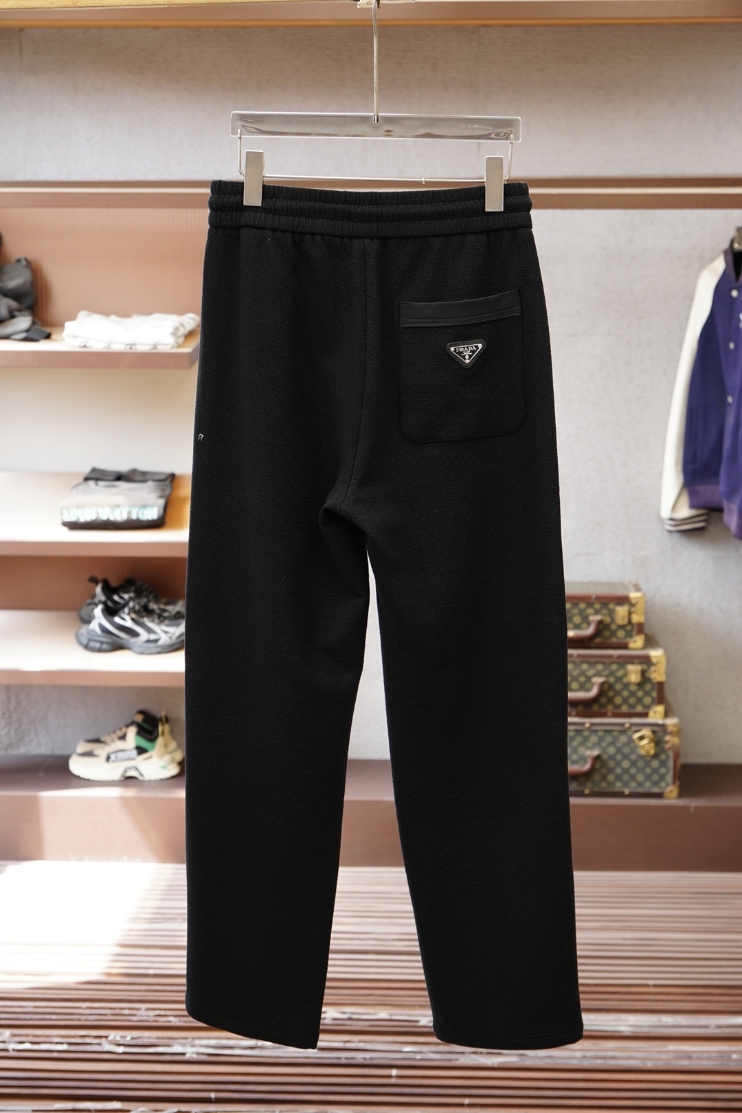 Prada普拉达-2026早春直筒裤🌟🌟男士精品休闲裤.意大利🇮🇹进口面料，最新款上身版型无敌正!绝对可