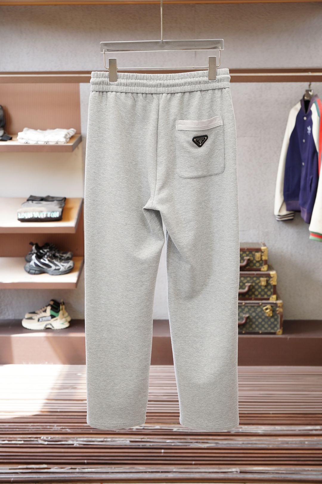 Prada普拉达-2026早春直筒裤🌟🌟男士精品休闲裤.意大利🇮🇹进口面料，最新款上身版型无敌正!绝对可