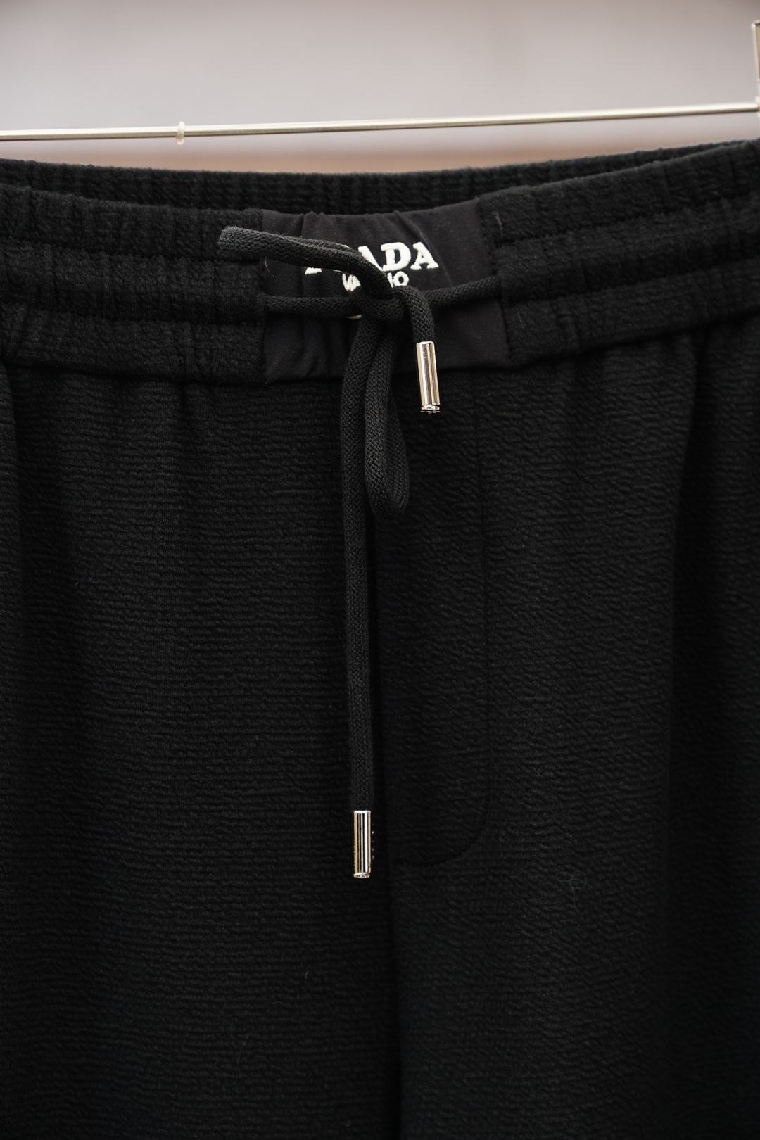 Prada普拉达-2026早春直筒裤🌟🌟男士精品休闲裤.意大利🇮🇹进口面料，最新款上身版型无敌正!绝对可