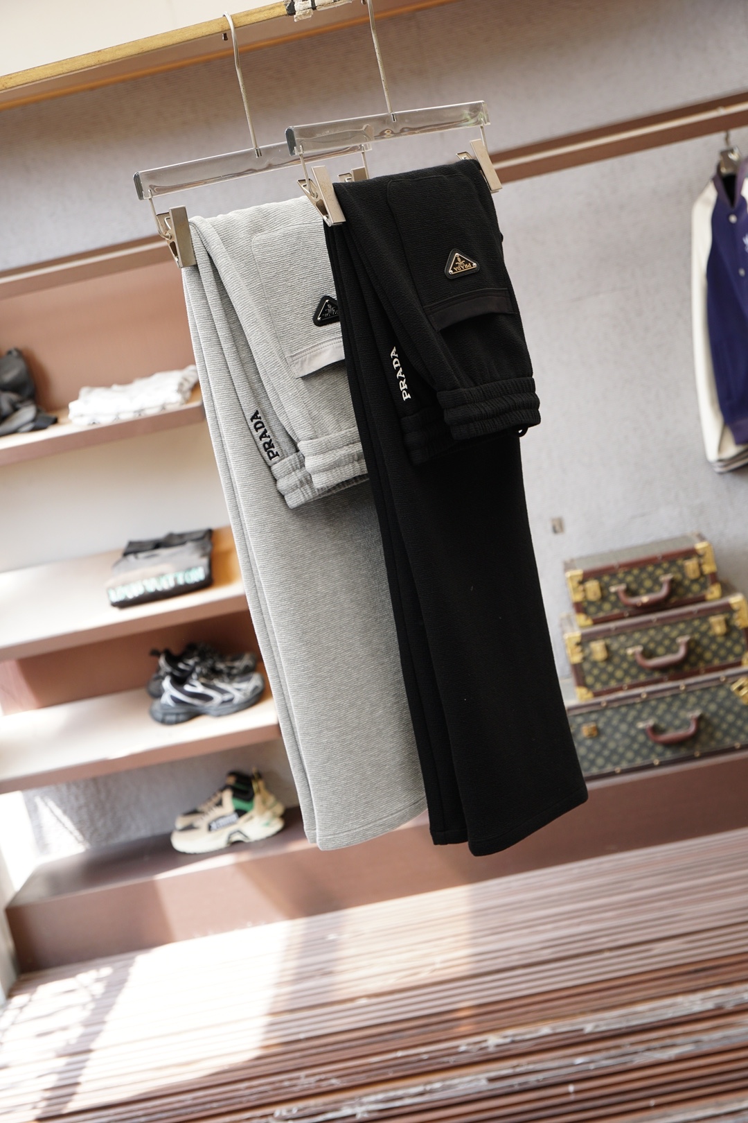 Prada普拉达-2026早春直筒裤🌟🌟男士精品休闲裤.意大利🇮🇹进口面料，最新款上身版型无敌正!绝对可