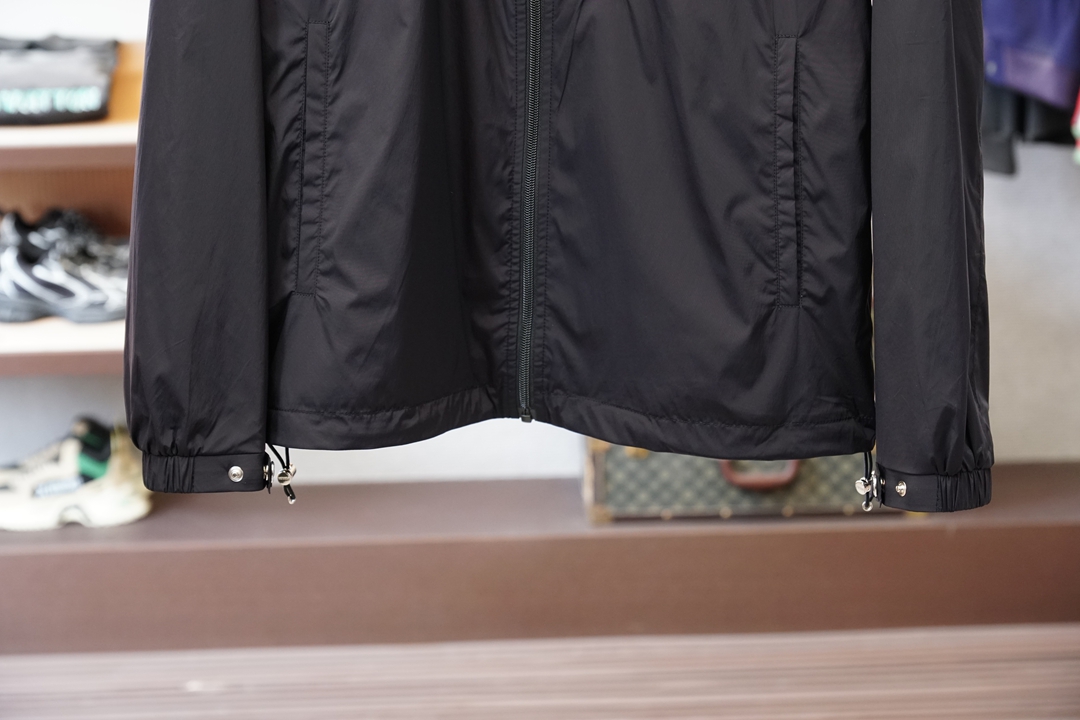 Prada普拉达/💜「2026」SS新品火爆上市💜💟质量💟工艺💟设计💟剪裁💌甄选定制高端夹克 兼具柔软亲