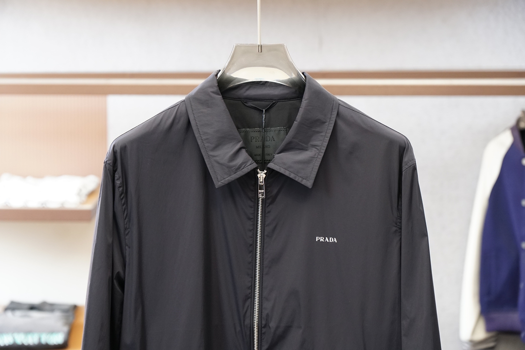 Prada普拉达/💜「2026」SS新品火爆上市💜💟质量💟工艺💟设计💟剪裁💌甄选定制高端夹克 兼具柔软亲