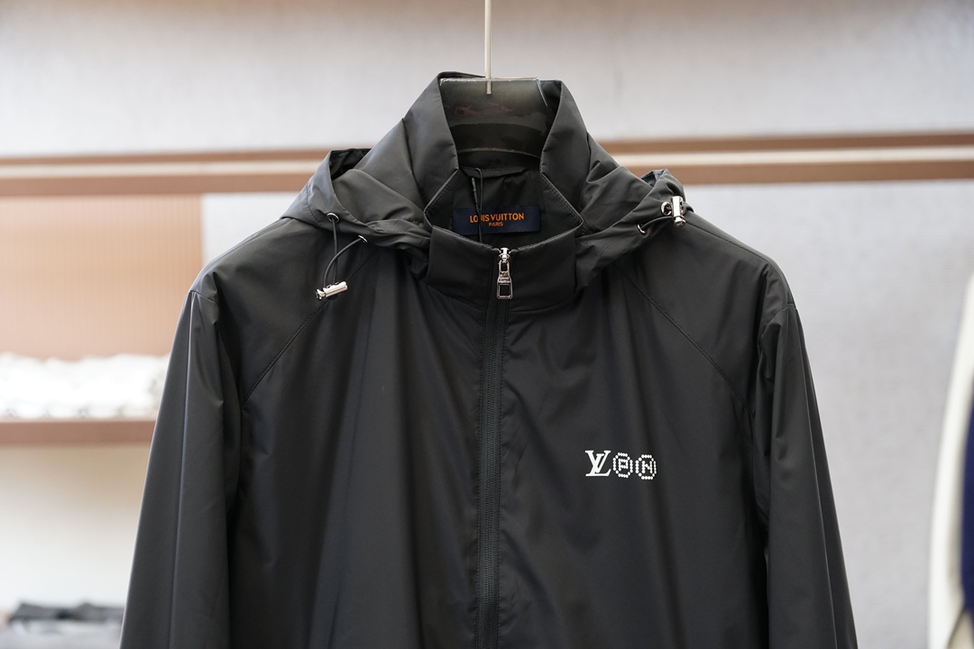 Lv-💜「2026」SS新品火爆上市💜💟质量💟工艺💟设计💟剪裁💌甄选定制高端夹克 兼具柔软亲肤与抗皱质感