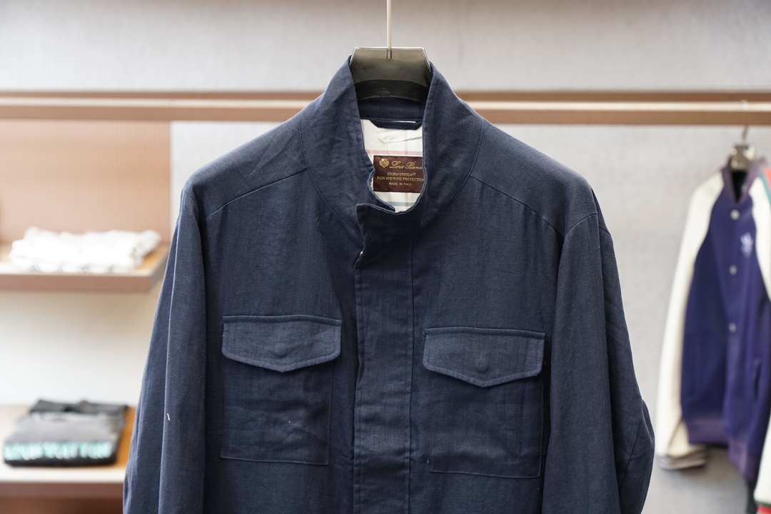 秋冬系列上新✨Loro piana-Lor*老前风外套诺悠翩雅秋冬推出新单品绝佳的造型感，选用舒适高品质