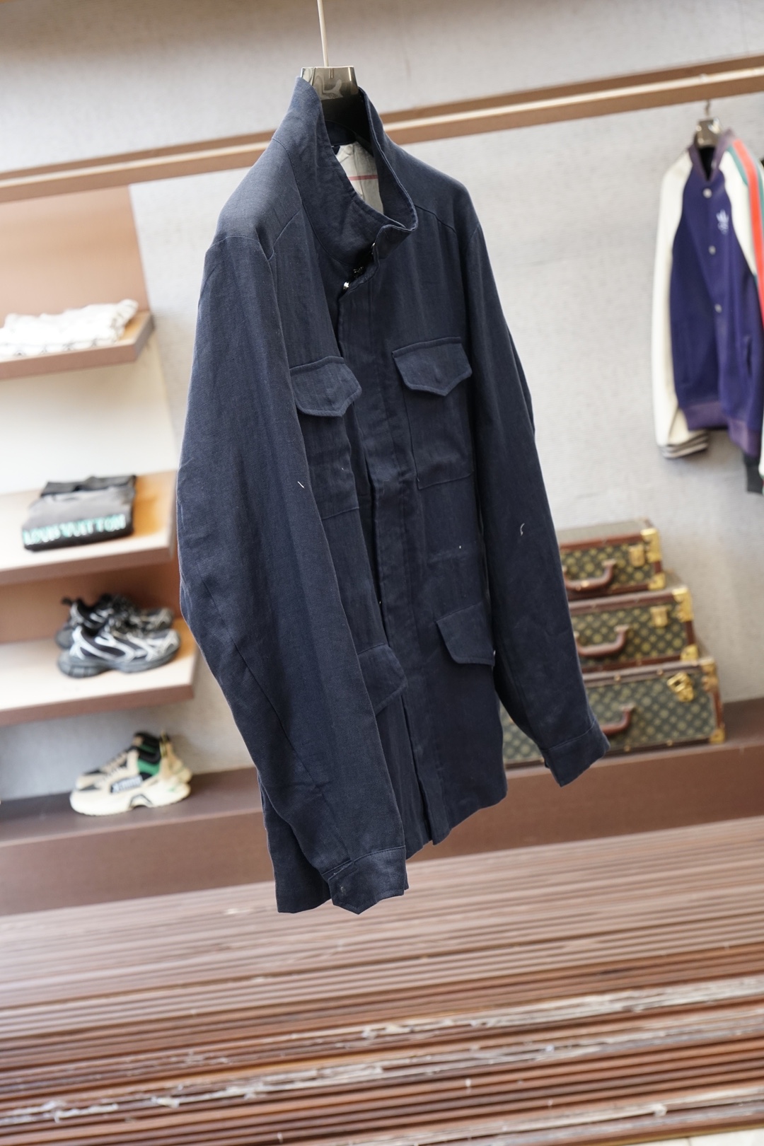 秋冬系列上新✨Loro piana-Lor*老前风外套诺悠翩雅秋冬推出新单品绝佳的造型感，选用舒适高品质