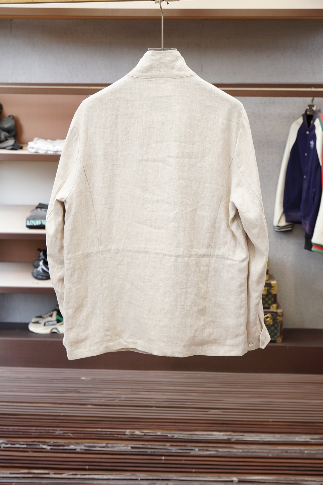 秋冬系列上新✨Loro piana-Lor*老前风外套诺悠翩雅秋冬推出新单品绝佳的造型感，选用舒适高品质