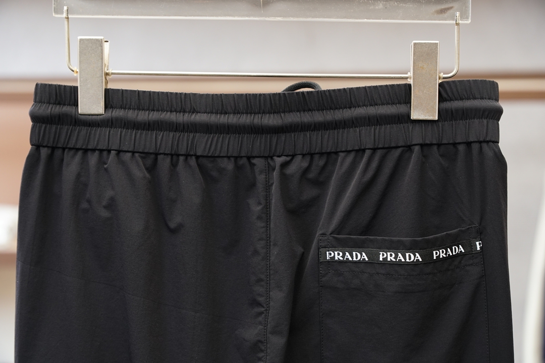普拉达-原版1.1顶级原单，出入专柜毫无压力，2026秋冬新品🎉休闲裤，奢华经典品牌LOGO设计！松紧腰
