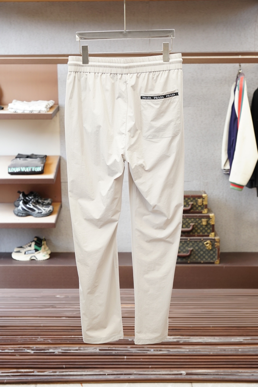 普拉达-原版1.1顶级原单，出入专柜毫无压力，2026秋冬新品🎉休闲裤，奢华经典品牌LOGO设计！松紧腰