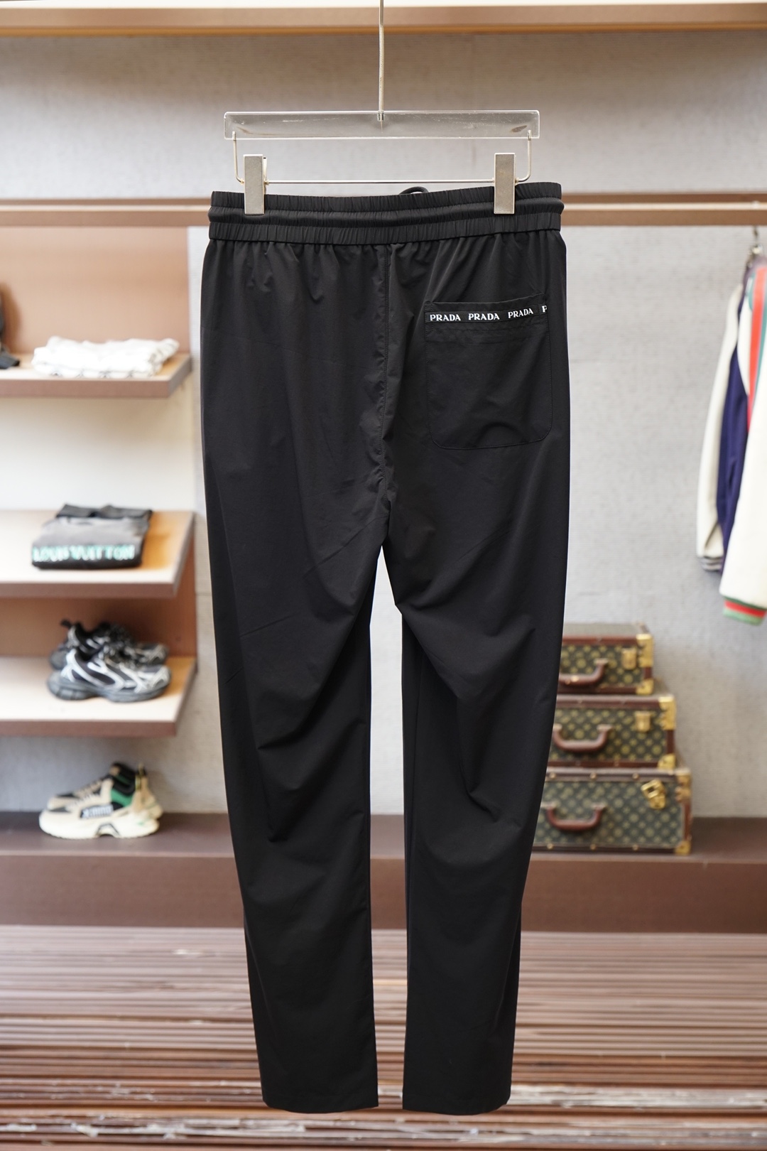 普拉达-原版1.1顶级原单，出入专柜毫无压力，2026秋冬新品🎉休闲裤，奢华经典品牌LOGO设计！松紧腰